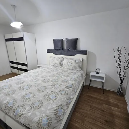 Stan Na Dan Mici Apartment *